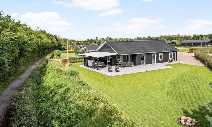 Bork Havn House | Beautiful home in Hemmet with WiFi