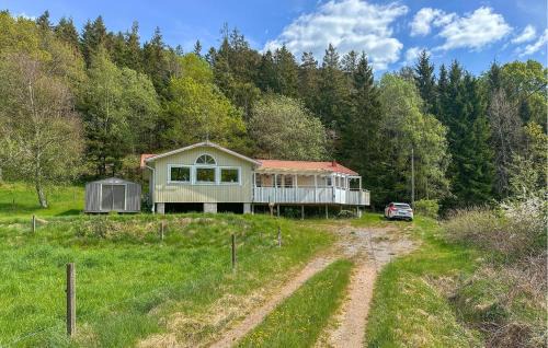 Henan House | Beautiful Home In Henån With Kitchen