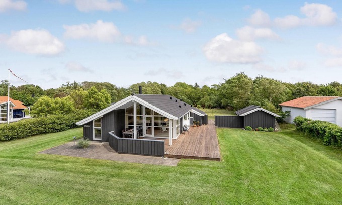 Hojslev House | Beautiful home in Højslev with WiFi