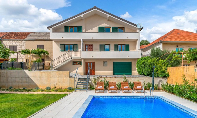 Imotski House | Beautiful home in Imotski with kitchen
