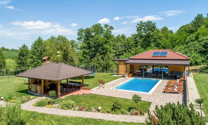 Jalzabet House | Beautiful home in Kelemen with sauna