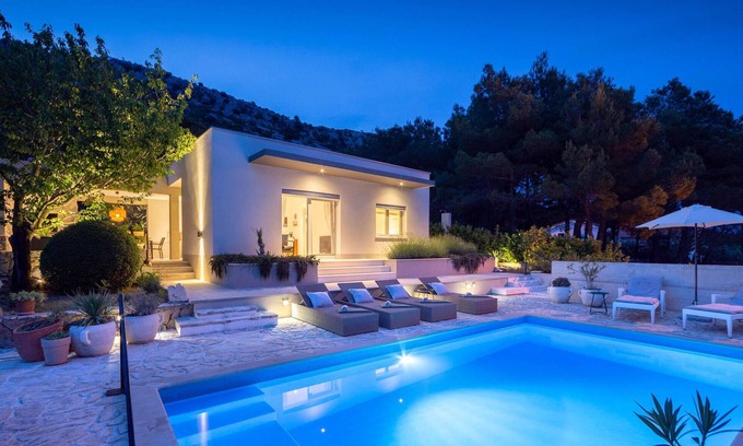 Gata House | Beautiful home in Naklice with kitchen