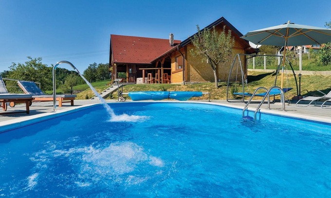 Veliko Trgovisce House | Beautiful home in Radakovo with sauna