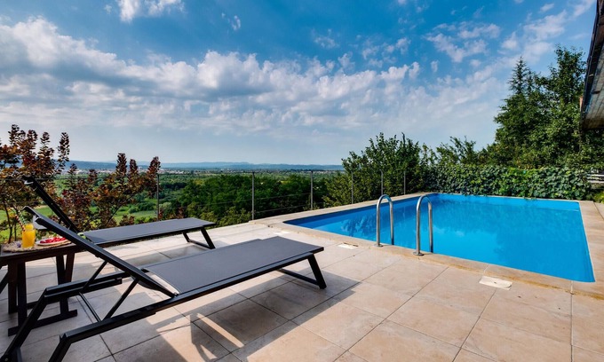 Samobor House | Beautiful home in Samobor with kitchen