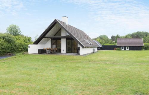 Spøttrup House | Beautiful Home In Spøttrup With Kitchen