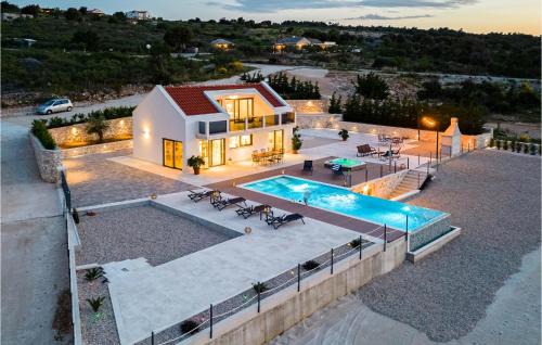 Supetar House | Beautiful Home In Splitska- Supetar