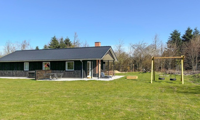 Spøttrup House | Beautiful home in Spøttrup with WiFi