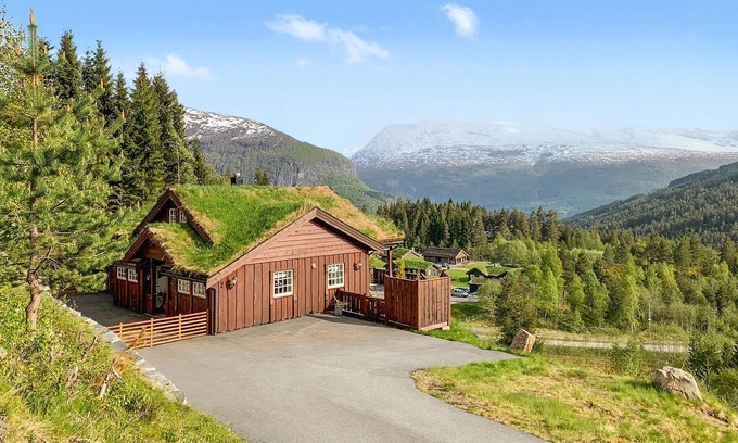Stryn House | Beautiful home in Stryn with kitchen