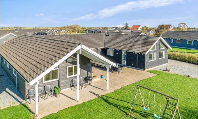 Høruphav House | Beautiful Home In Sydals With Kitchen