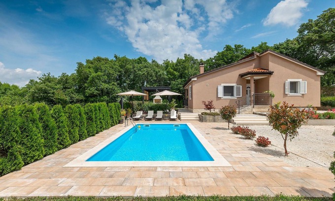 Tinjan House | Beautiful home in Tinjan