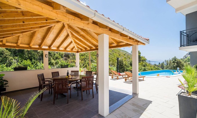 Trstenik House | Beautiful home in Trstenik with kitchen