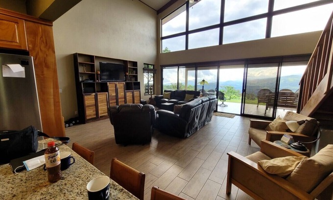 Garabito House | Beautiful home located in the mountains in the tropical rainforest of Costa Rica