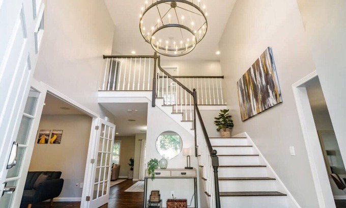 Holbrook House | Beautiful home next train station, grill, spacious