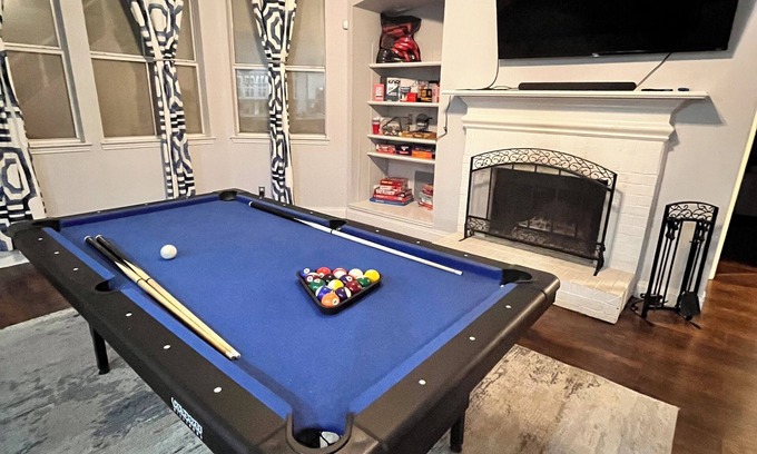 South Arlington House | Beautiful Home W/Heated Pool- Sleeps 16, Pets & Small Events Allowed W/Approval