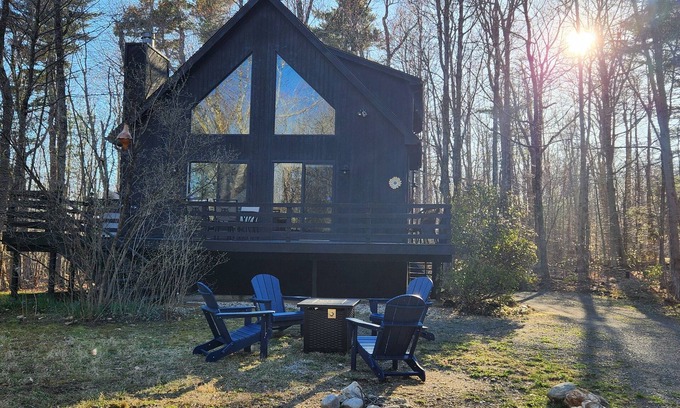 Tolland House | Beautiful Home w/Hot Tub in a Private Lake Community