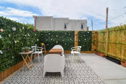 Downtown Baltimore House | Beautiful Home w/Rooftop Deck Within A 5 Mintue Walk To Johns Hopkins Hospital