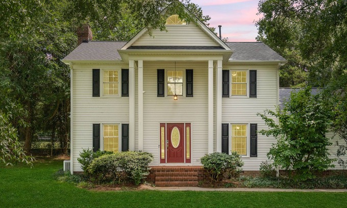 Elon College House | Beautiful Home Walking Distance to Elon University