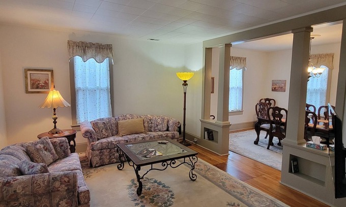 Chambersburg House | Beautiful home with 2 bedrooms + private office in the Borough of Chambersburg!