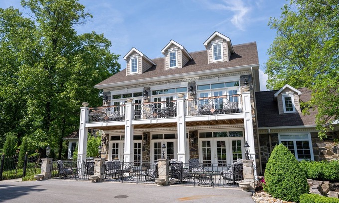 Carbondale House | Beautiful Home with Hot Tub, Community Pool, and Screened in Porch