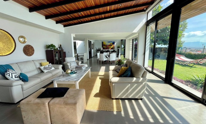 Heredia House | Beautiful house with pool in Heredia, ideal for families and long stays.