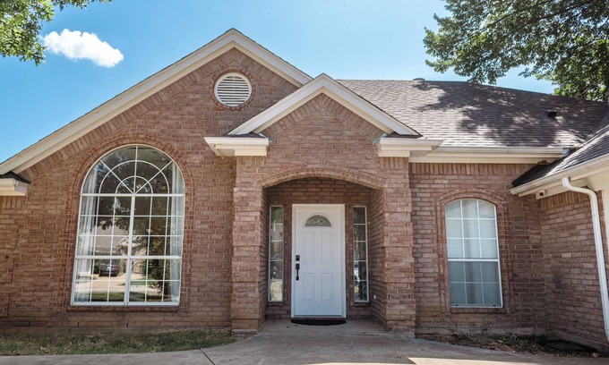 Keller House | Beautiful House! Grateful host who delights in ensuring you have a great stay!
