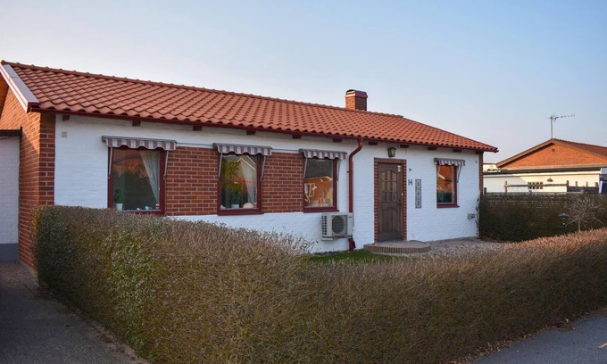 Solbacken-Halsobacken House | Beautiful house in a quiet street in Ystad with winter garden and large terrace.