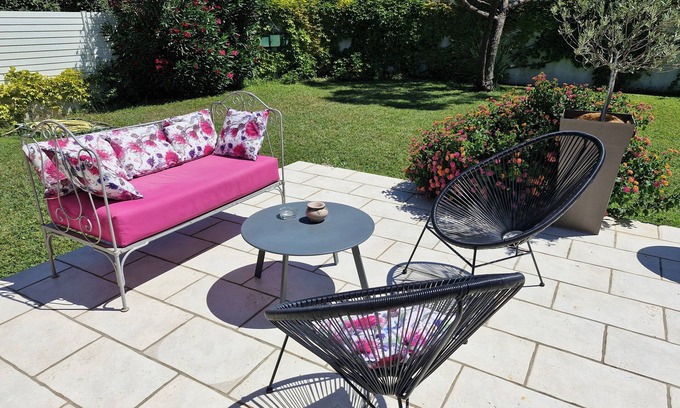 Saint-Chamas House | Beautiful house in Provence, garden
