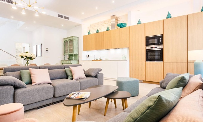 El Arenal Villa | Beautiful house with 6 bedrooms, 7 bathrooms and 2 terraces
