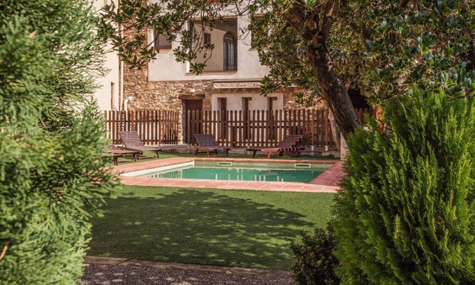 Riudaura Cottage | Beautiful house with 5 bedrooms with garden, pool and barbecue.