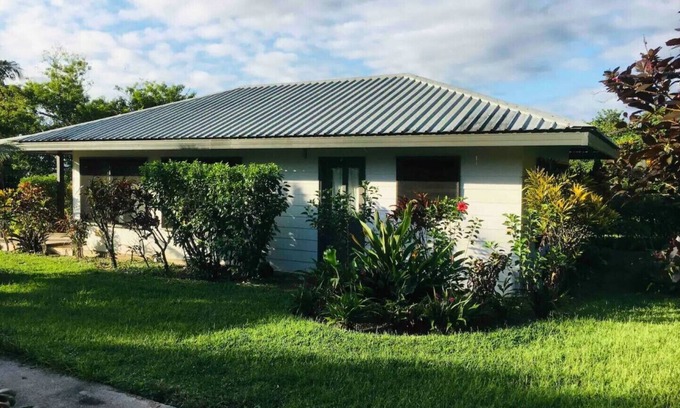 Aore Island House | Beautiful Island Bungalow right by the Water