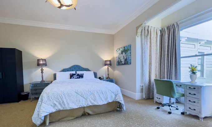 Salinas House | Beautiful King Suite Courtyard View Near Monterey