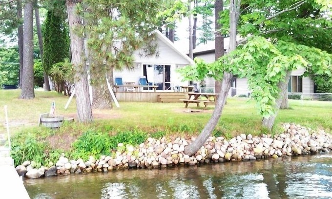 Clintonville Cottage | Beautiful Lake Front Property Located on the Cloverleaf Lakes.