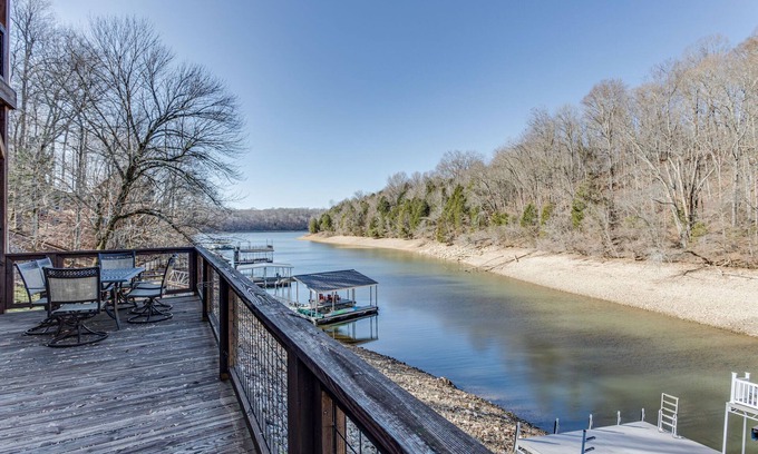 Estill Springs House | Beautiful Lake House that sits on Tims Ford Lake