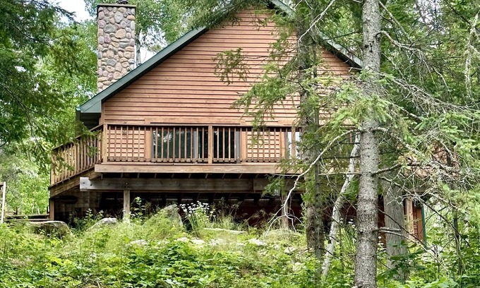 Ely Cabin | Beautiful Lake Vermilion 3 BR Retreat
