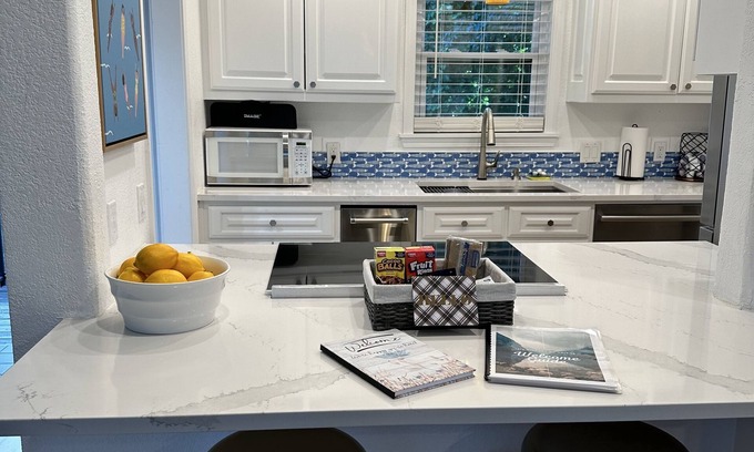 Rockwell Condo | Beautiful Lakefront Condo
