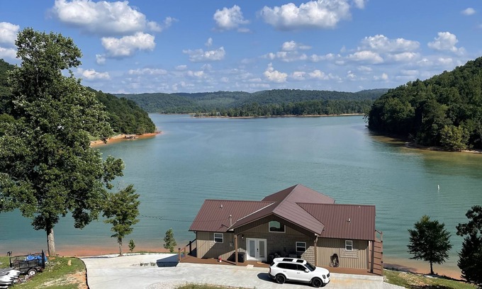 La Follette House | BEAUTIFUL Lakefront Home on NORRIS LAKE