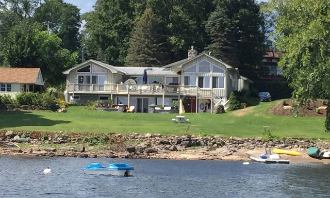 Mayfield House | Beautiful Lakeside Retreat on the Great Sacandaga Lake