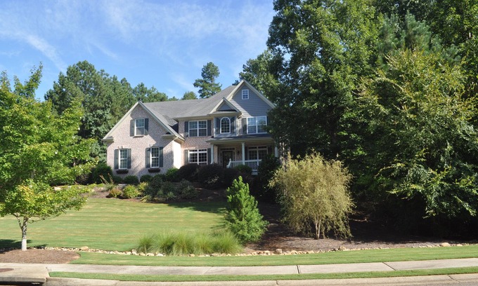 Athens House | Beautiful, large 4 bdrm, 3 bath w/wooded deck. Easy access to downtown and UGA.