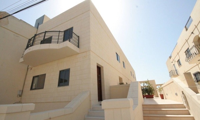 High Ridge House | Beautiful, large and ultra modern holiday home and minutes away from the beach