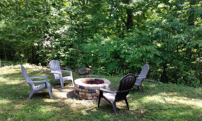 Pomona House | Beautiful location in the secluded woodsn