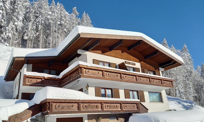 Tschagguns Apartment | beautiful location on the edge of the forest, family-friendly, bus stop very close by