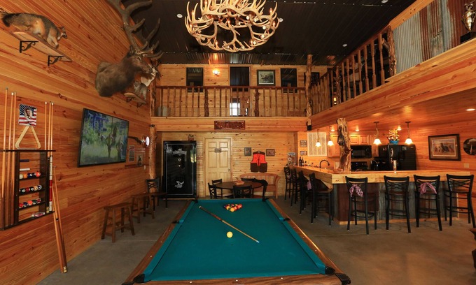 Independence Cabin | Beautiful Lodge Style Living. Hunting And Fishing Available. Pet Friendly.