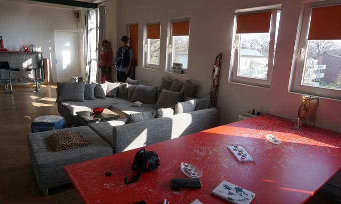 Schenefeld Apartment | Beautiful loft above the rooftops