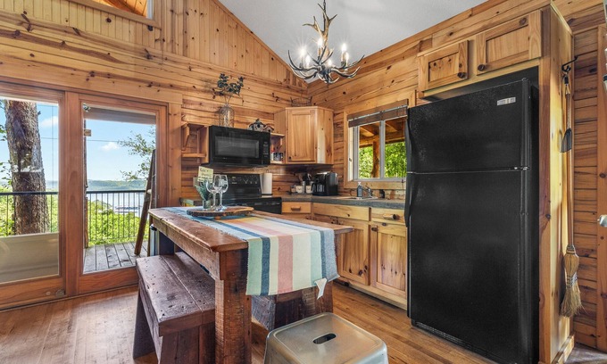 Sylvan Shores Cabin | Beautiful Log Cabin with Amazing Views of Beaver Lake