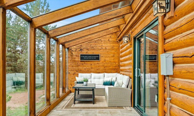 Cripple Creek Cabin | Beautiful Log Cabin on 9 Forested Acres