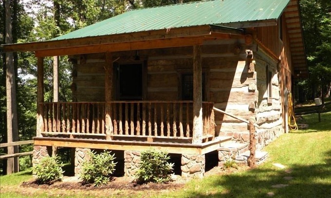 Abingdon Cabin | Beautiful Log Cabin - Minutes from Downtown Abingdon