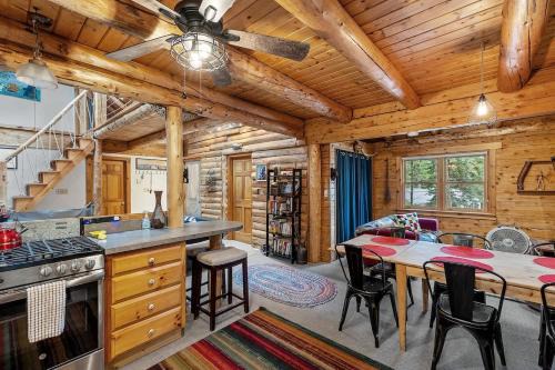 East Wakefield House | Beautiful Log Cabin on Belleau Lake -2900 sqft!