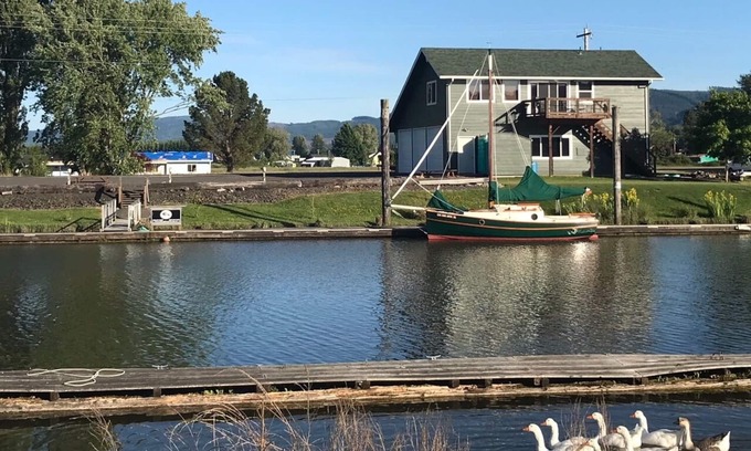 Cathlamet House | Beautiful Lower Columbia Hamlet On The Water