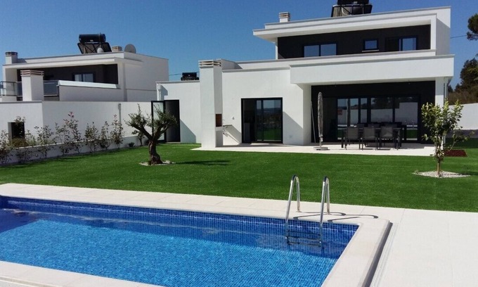 Famalicao Villa | Beautiful, luxurious detached villa with private pool