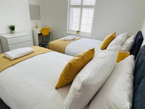 Stone House | Beautiful, Luxurious 3 Bed house, Perfect for Contractors , Family & Friends